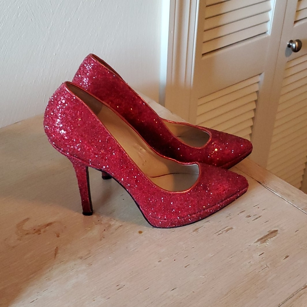 Heels - Picture 2 of 3